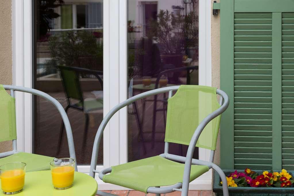 The Originals City, Hotel Le Village Provencal, Aix-En-Provence Nord Pertuis Bagian luar foto