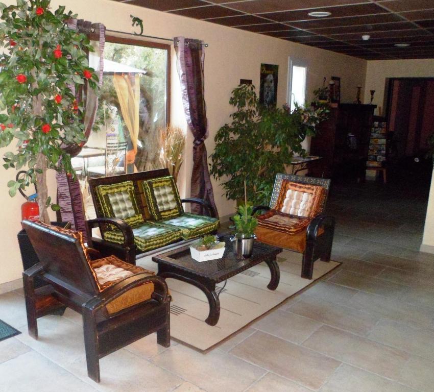 The Originals City, Hotel Le Village Provencal, Aix-En-Provence Nord Pertuis Bagian luar foto
