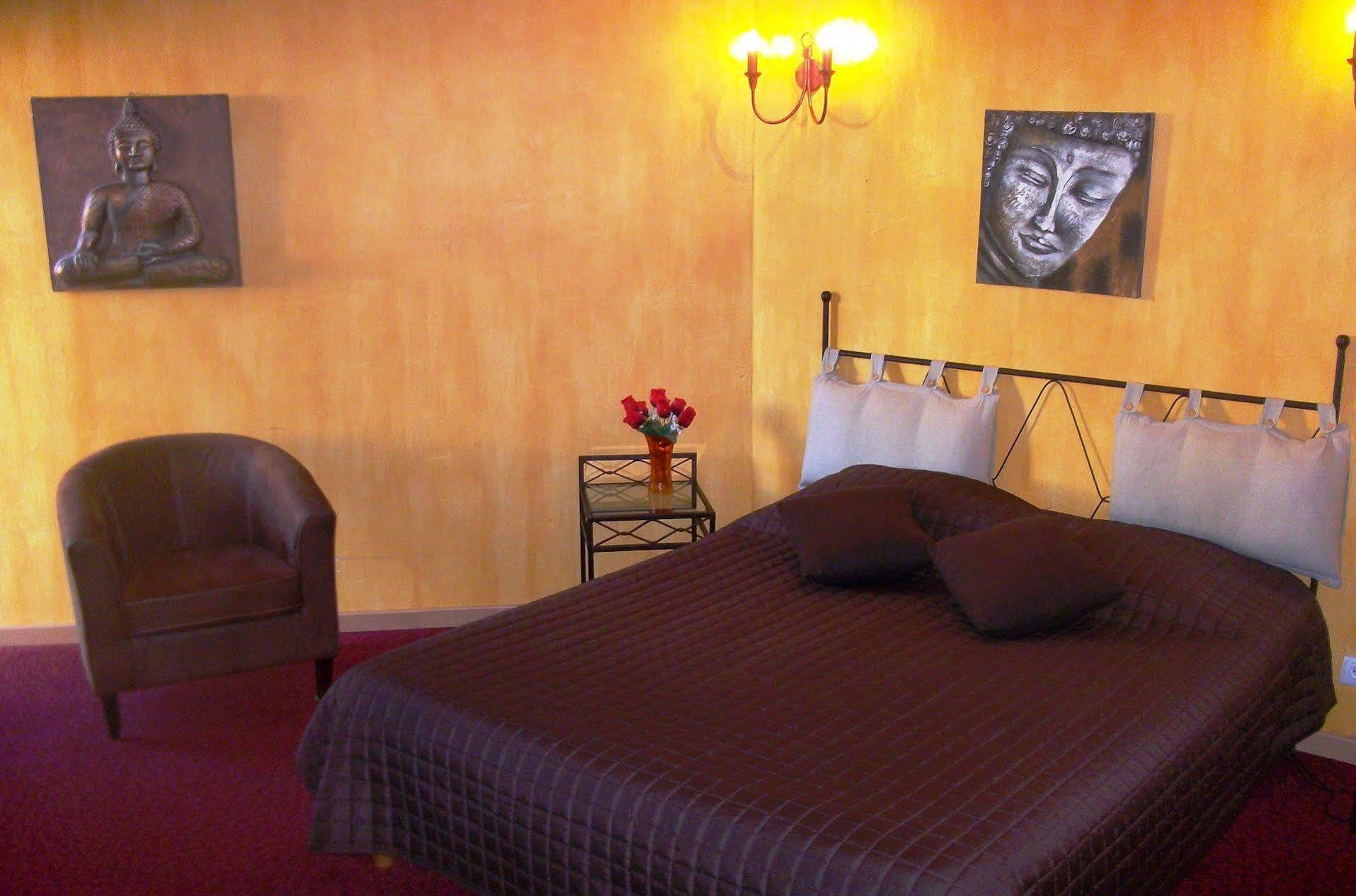The Originals City, Hotel Le Village Provencal, Aix-En-Provence Nord Pertuis Bagian luar foto